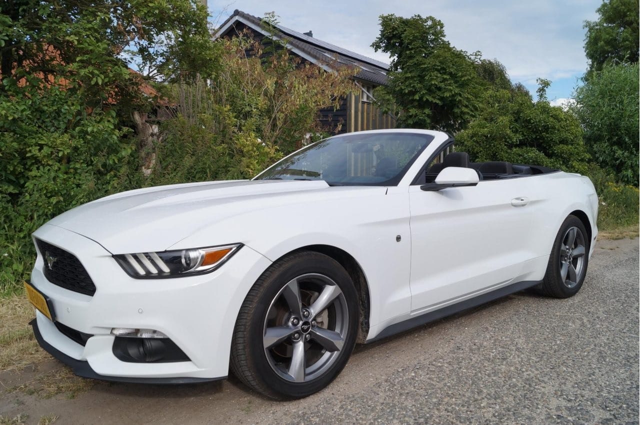 Ford Mustang cabrio huren JS Trouwauto’s