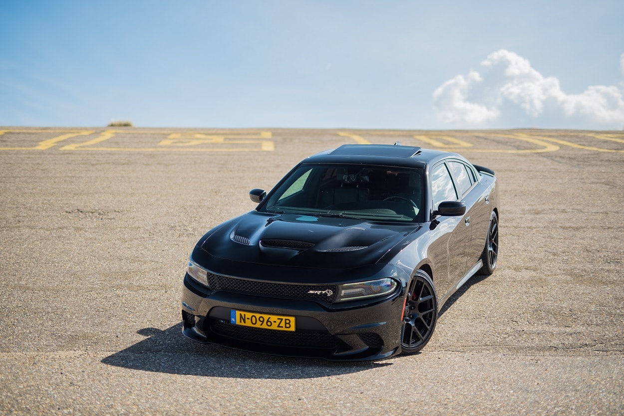 Trouwauto Dodge Charger Hellcat front