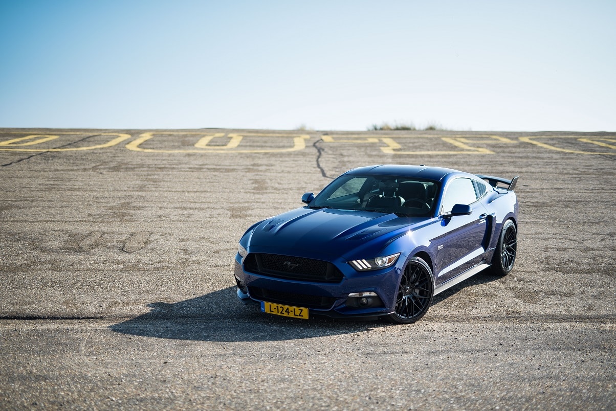 Trouwauto FordTMustang GT deep impact blue