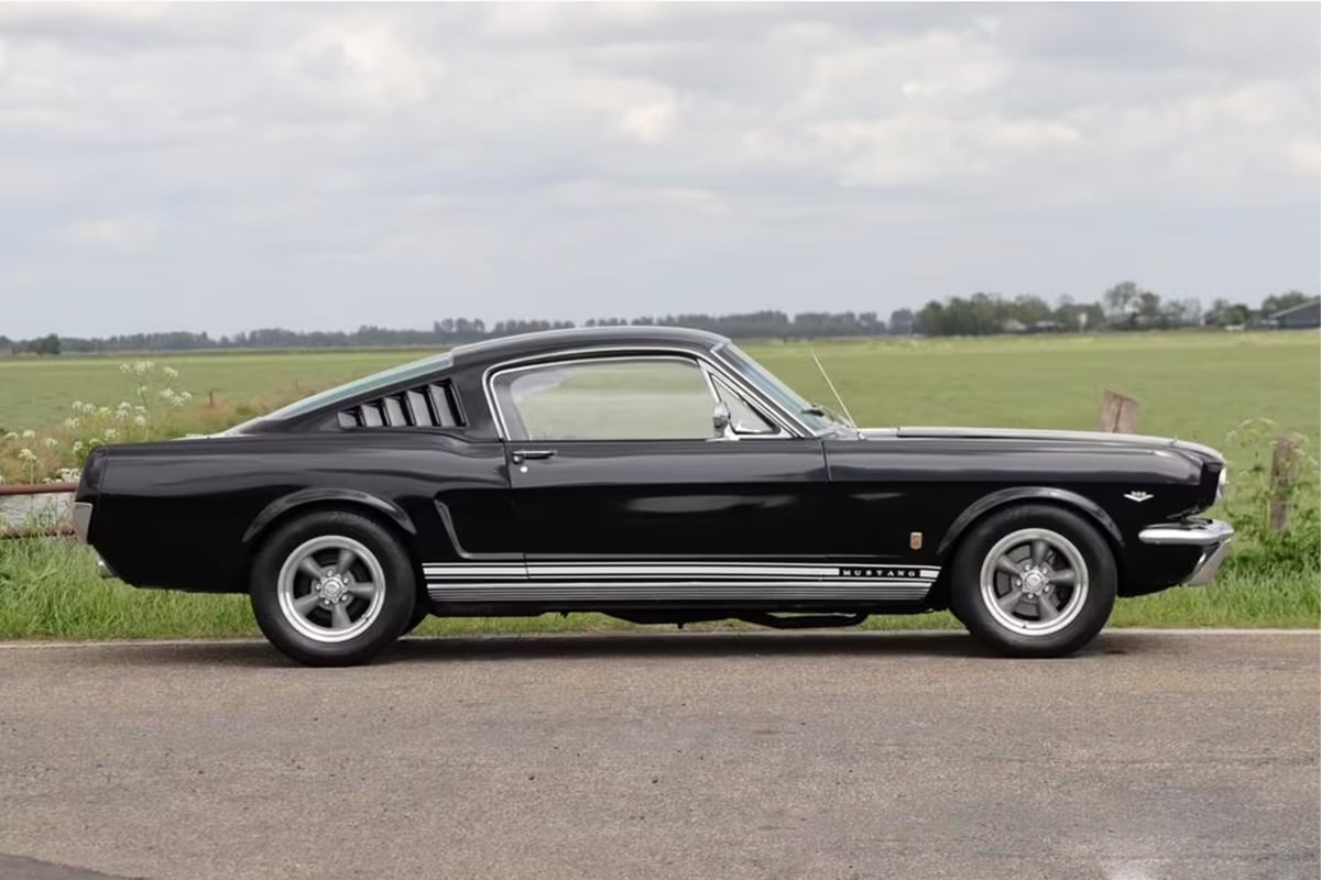 Ford USA Mustang GT Fastback 4.7 V8 uit 1966 huren