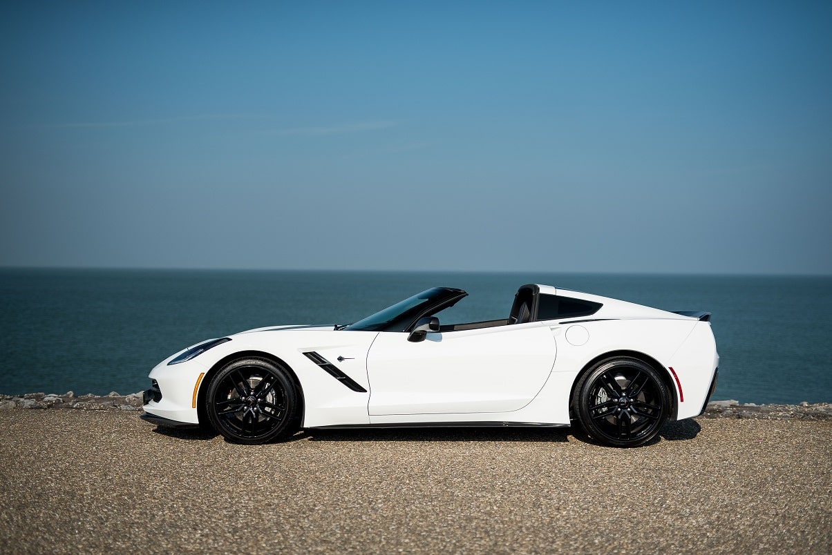 Chevrolet Corvette C7 Grandsport white side