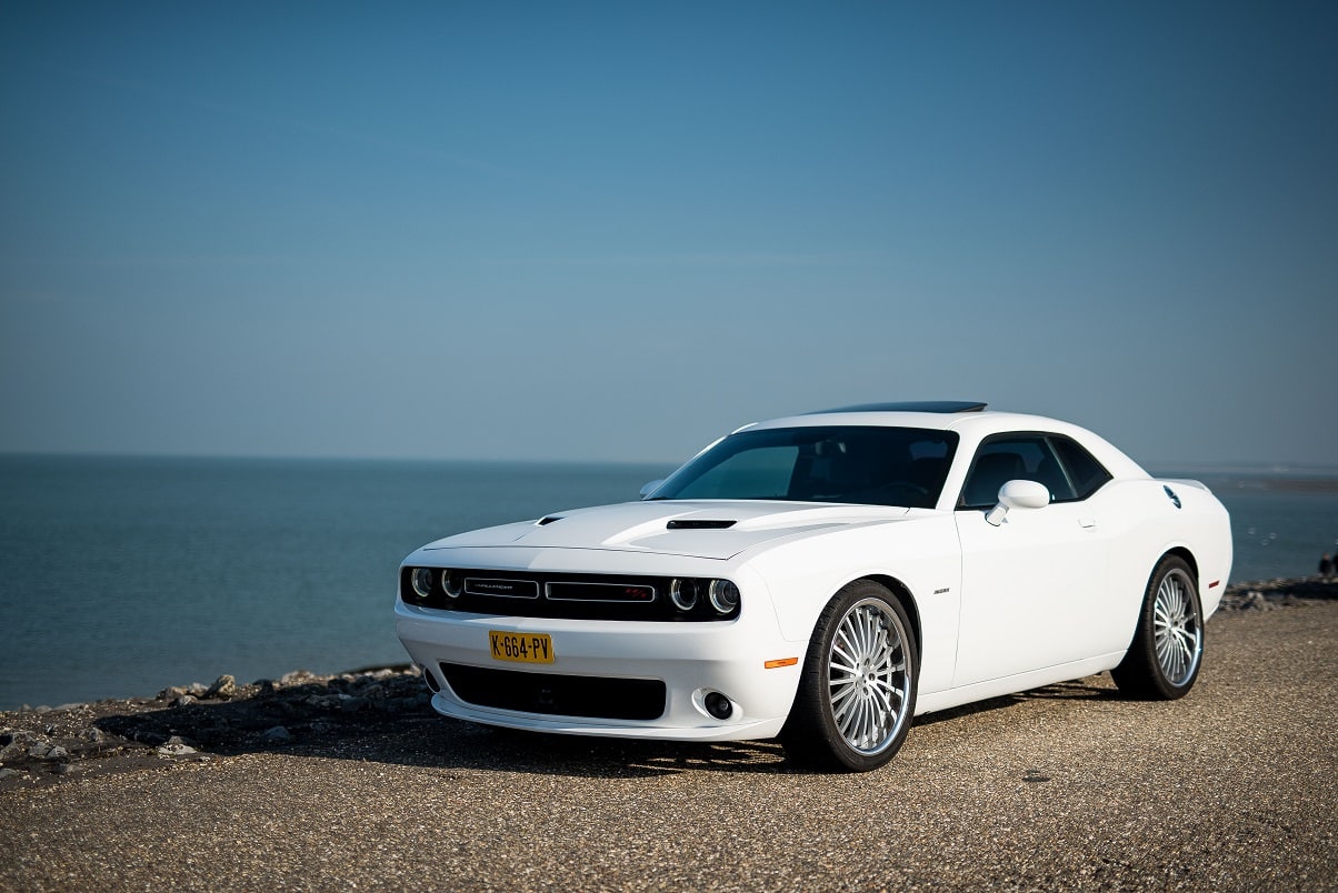 Dodge Challenger R/T front white