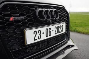 Gepersonaliseerde kentekenplaat op Audi RS6
