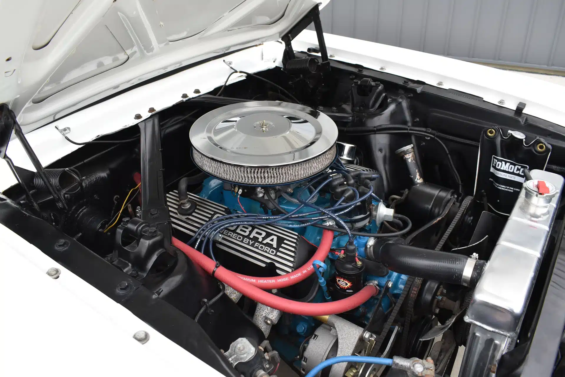 klassieke trouwauto met v8 motor