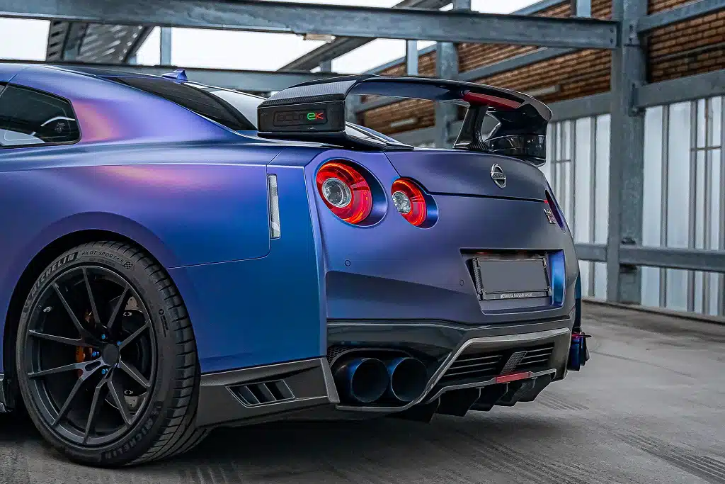 Voor autoliefhebbers - Huur de Nissan GTR trouwauto en beleef een onvergetelijke rit naar het geluk