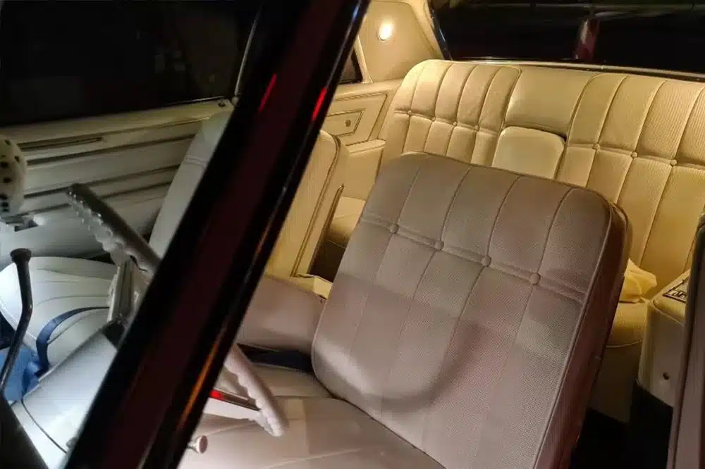 Cadillac trouwauto interieur