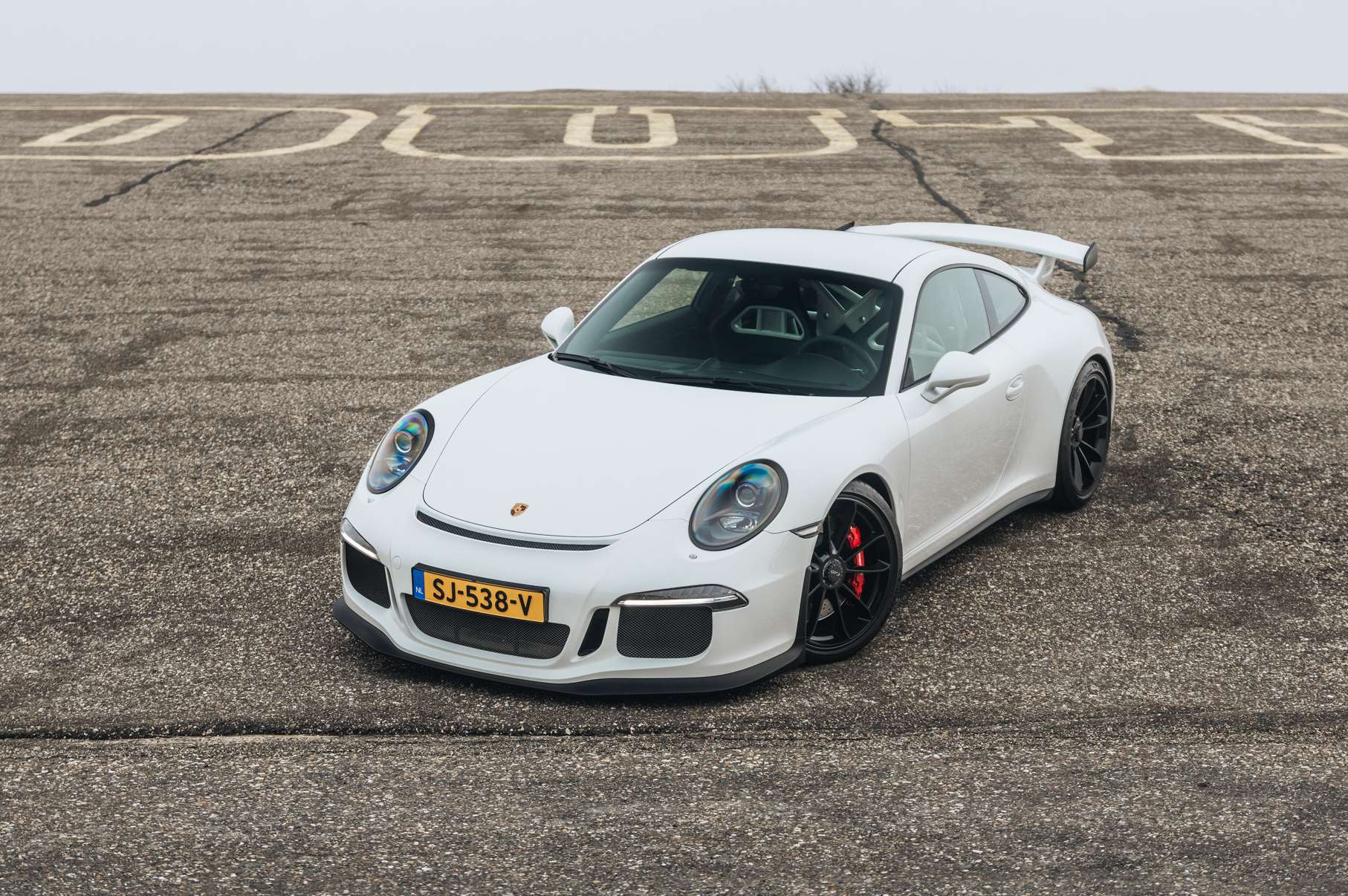 Glamoureuze witte Porsche 911 GT3 de ultieme trouwauto