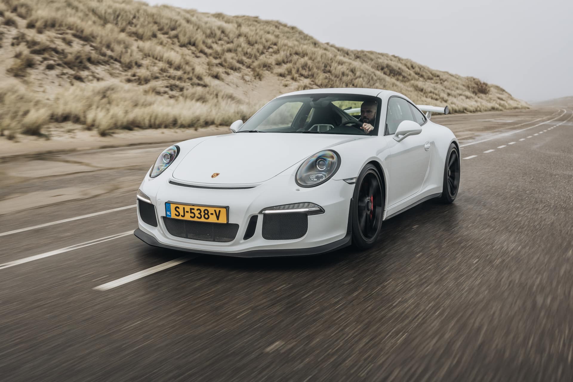 Witte Porsche 911 GT3 als luxe trouwauto op jullie bruiloft