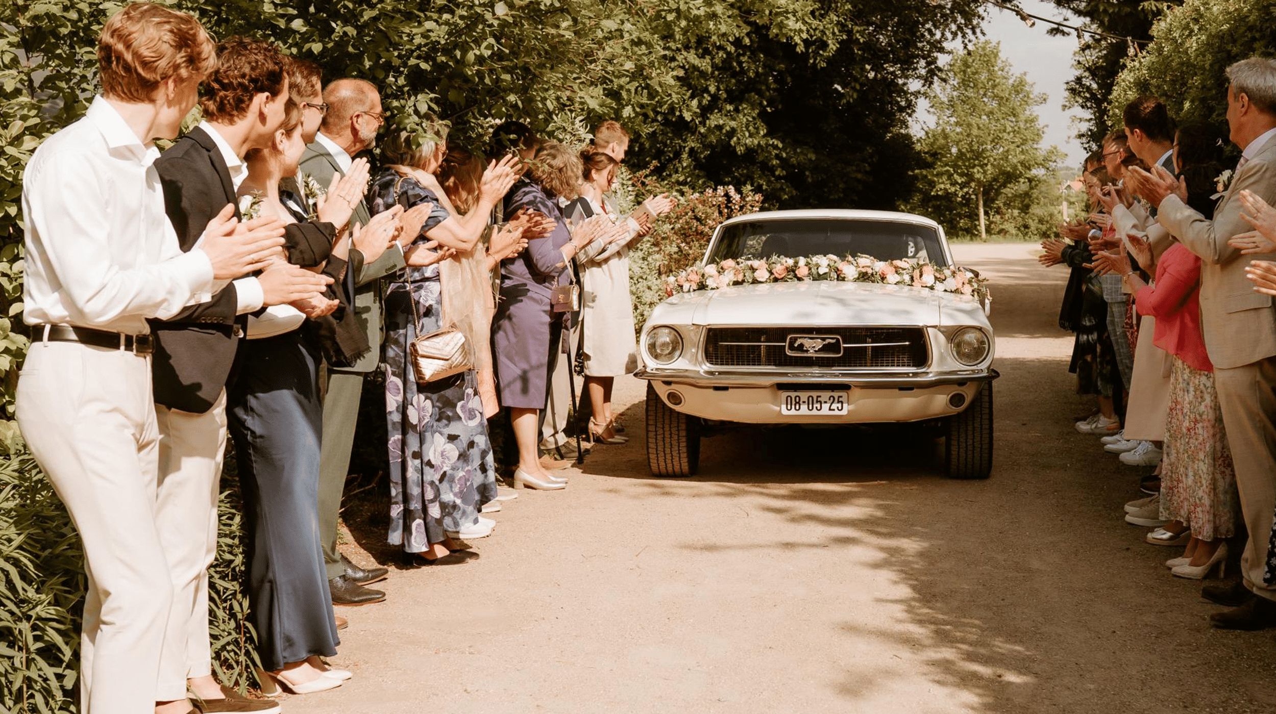 Aankomst trouwauto | Js trouwauto's